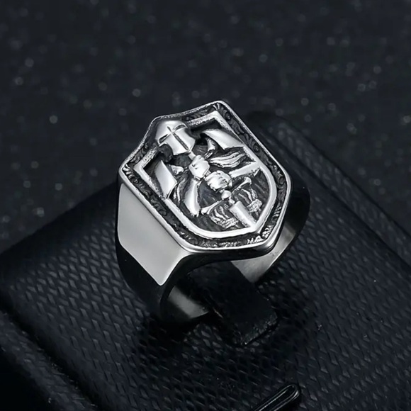 Titanium Steel Temple Knight Pattern Men's Ring - Picture 2 of 4